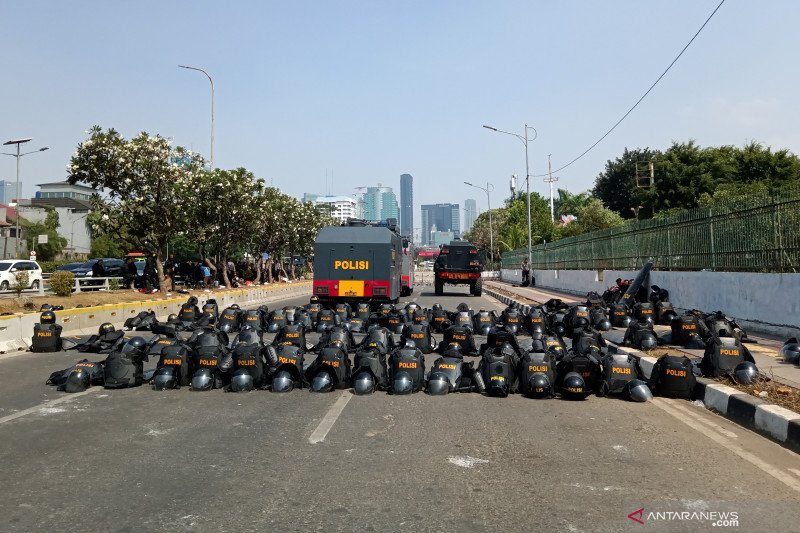 Water Canon Dan Baracuda Disiagakan Antisipasi Hadirnya Pendemo Di DPR