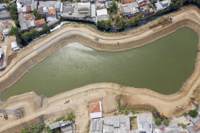 Naturalisasi Bantaran Sungai Jakarta Untuk Ruang Terbuka Hijau ANTARA