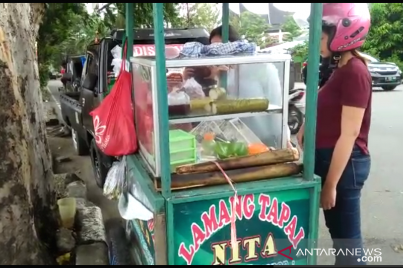 Jajanan Tradisional Ini Ternyata Digemari Wisatawan Luar Daerah Lho