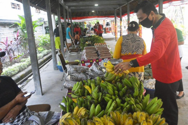 Inspektorat Bali Ikut Gelar Pasar Gotong Royong Bantu Petani Umkm Lokal