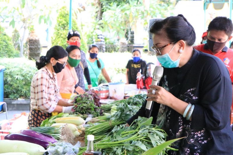 Putri Koster Ajak Pengusaha Sejahterakan Petani Bali Di Saat Pandemi