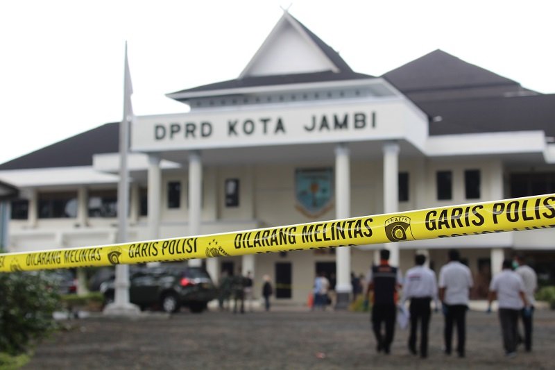 Tim Inafis Lakukan Olah Tkp Gerbang Dprd Dipolice Line Antara News Jambi