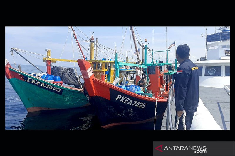 KKP Tangkap 2 Kapal Ikan Malaysia Yang Mencuri Ikan Dan Berupaya Kabur