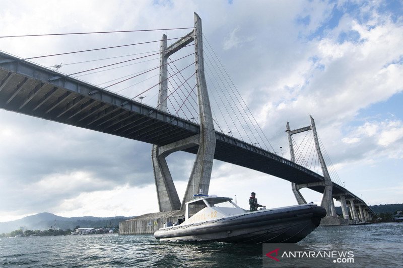 Pesona Jembatan Merah Putih Di Kota Ambon Antara News