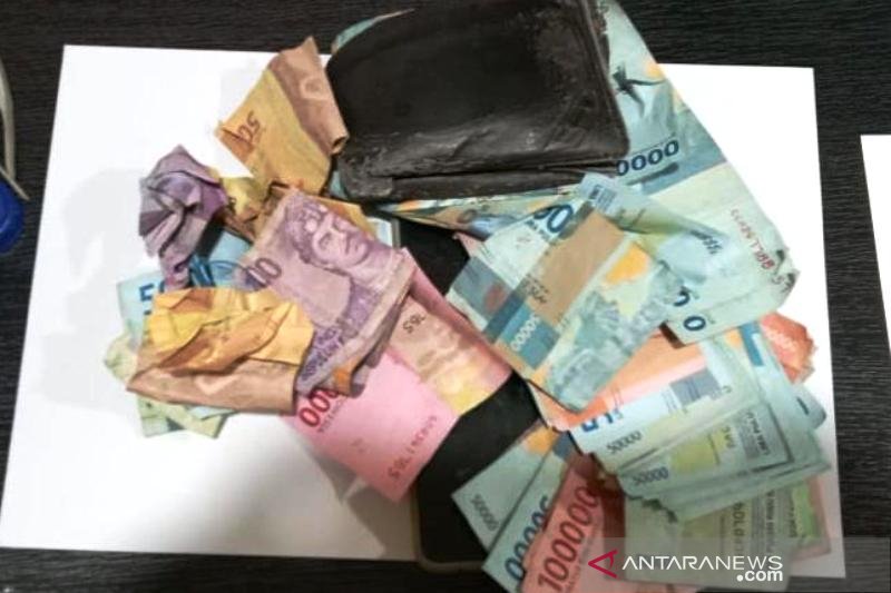 Polisi Amankan Jutaan Rupiah Dari Tiga Agen Chip Domino Di Nagan