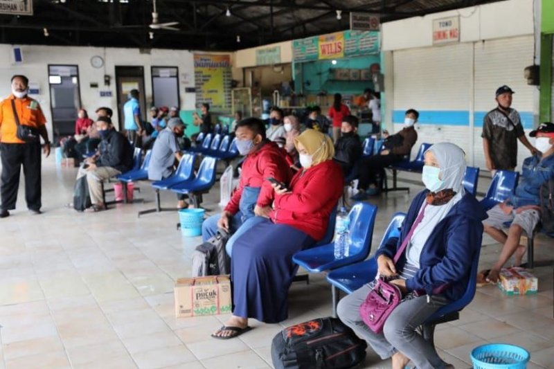 Sejumlah Bus Di Terminal Purbaya Kota Madiun Kembali Beroperasi Di Masa