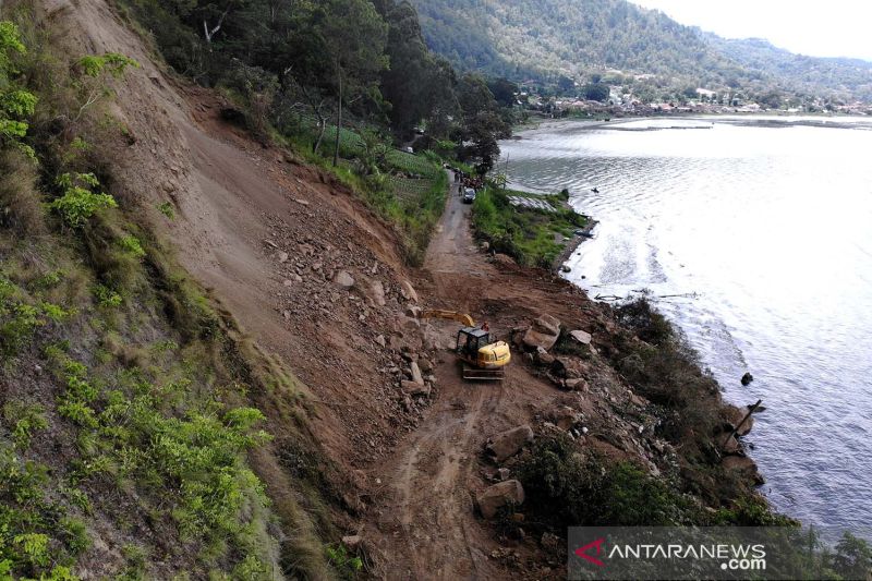 Akses Jalan Di Kintamani Bali Tertutup Longsor Akibat Gempa Bumi