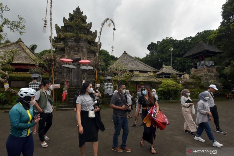 Kunjungan Wisatawan Di Desa Penglipuran Bali Antara News