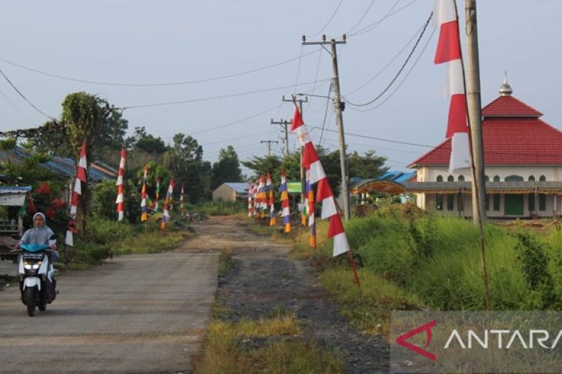 Warga Raudah Antusias Sambut Kedatangan Bupati Tanah Bumbu Antara