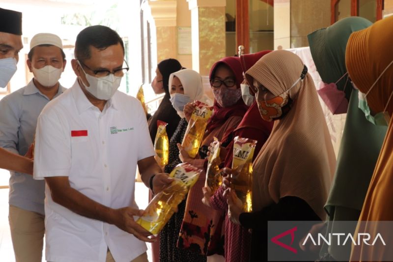 Jelang Ramadan Yayasan Muslim Sinar Mas Land Salurkan Ribuan Liter