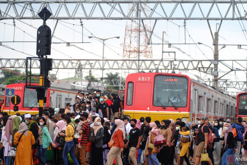 KAI Commuter Memberlakukan Layanan KRL Dan KA Lokal Sesuai Aturan Baru