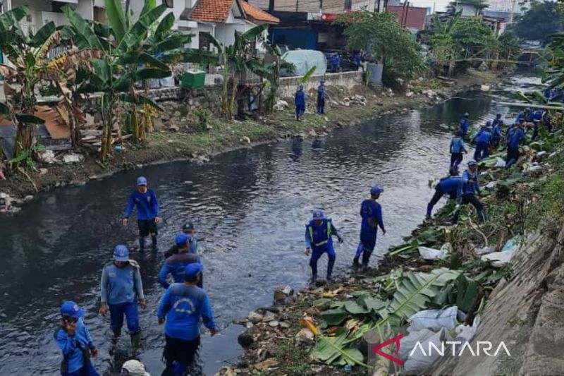 Pemkot Lakukan Gerebek Lumpur Untuk Antisipasi Banjir Di Kebon Jeruk