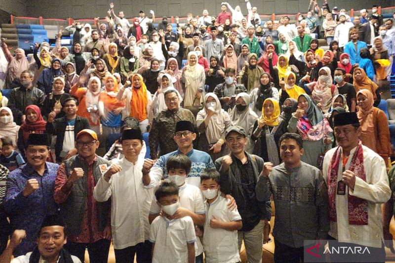 Sandiaga Nobar Film Jejak Langkah 2 Ulama Perkuat Ukhuwah Islamiah