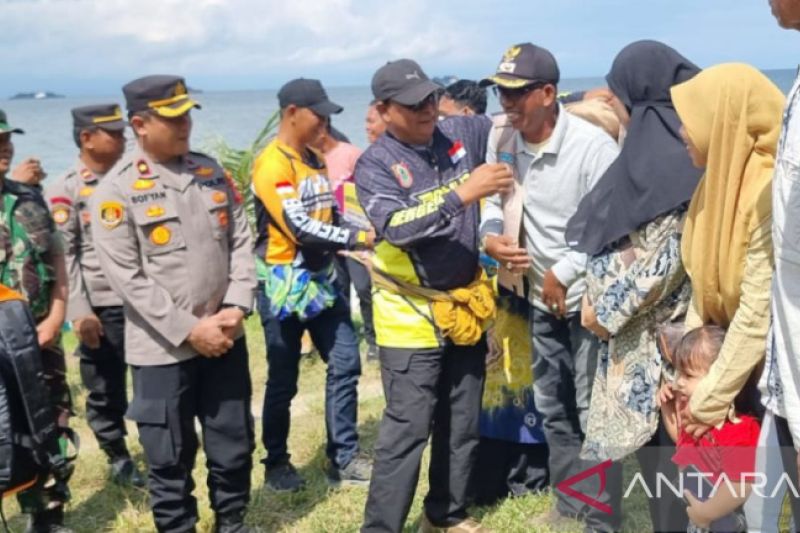 Turdes Gubernur Kalsel Lakukan Gerakan Sosial Di Desa Desa Kotabaru