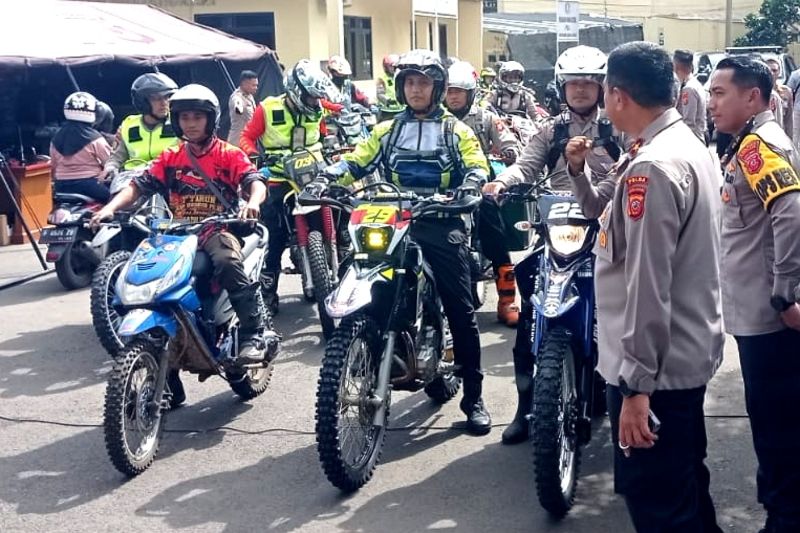 Polri Gunakan Motor All Road Salurkan Bantuan Gempa Ke Pelosok ANTARA