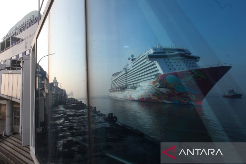 Kapal Pesiar Genting Dream Kembali Sandar Di Surabaya ANTARA News