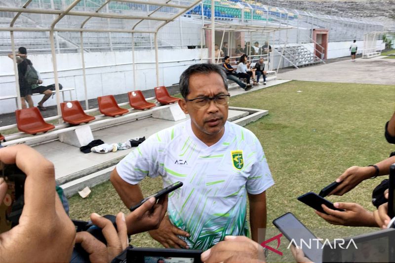 Lini Belakang Persebaya Jadi Fokus Evaluasi Aji Santoso Antara News