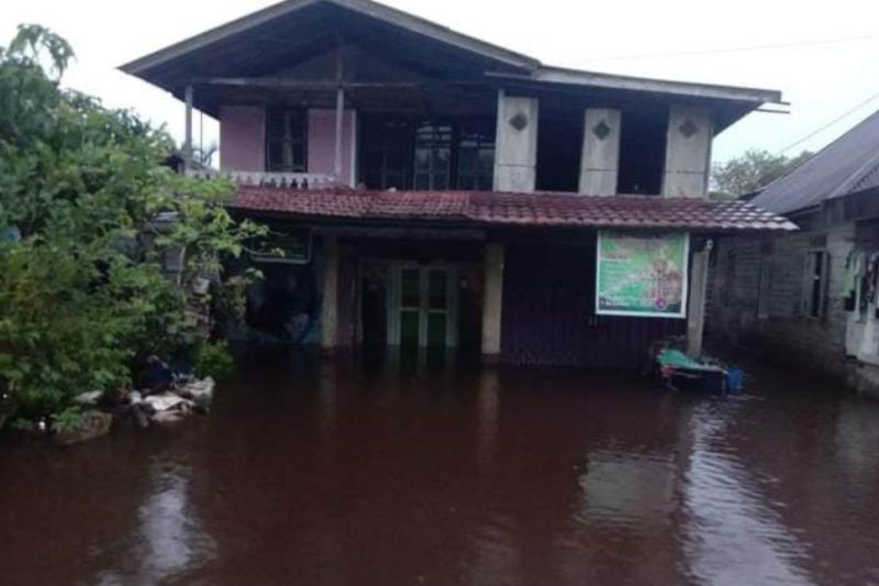 Intensitas Hujan Di Sambas Tinggi Akibatkan Sejumlah Desa Banjir