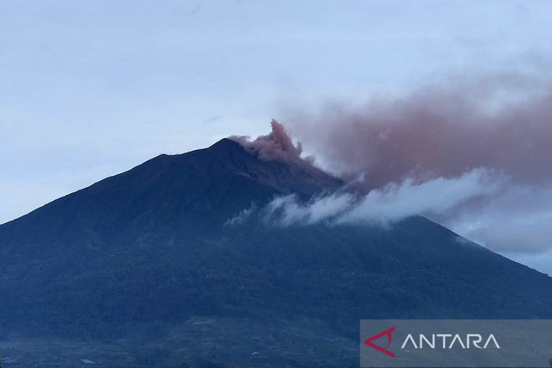 Gunung Kerinci Kembali Erupsi Minggu Sore Keluarkan Abu Setinggi 150