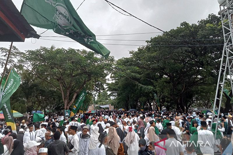 Lautan Manusia Membanjiri Jalan Sehat Satu Abad Nu Di Lombok Tengah