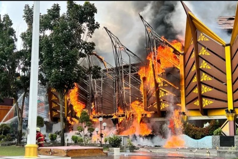 Layanan Dukcapil Pekanbaru Terhenti Sementara Usai Gedung Mpp Terbakar