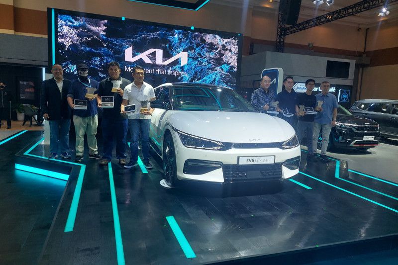 Kia Serahkan Unit Pertama Mobil Listrik Ev Ke Konsumen