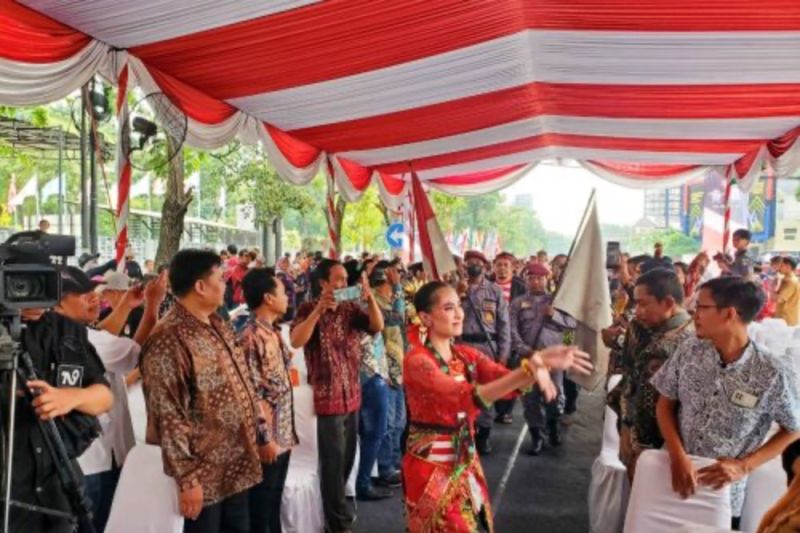 Kedatangan Kirab Pemilu Di Surabaya Disambut Kesenian Madura Dan