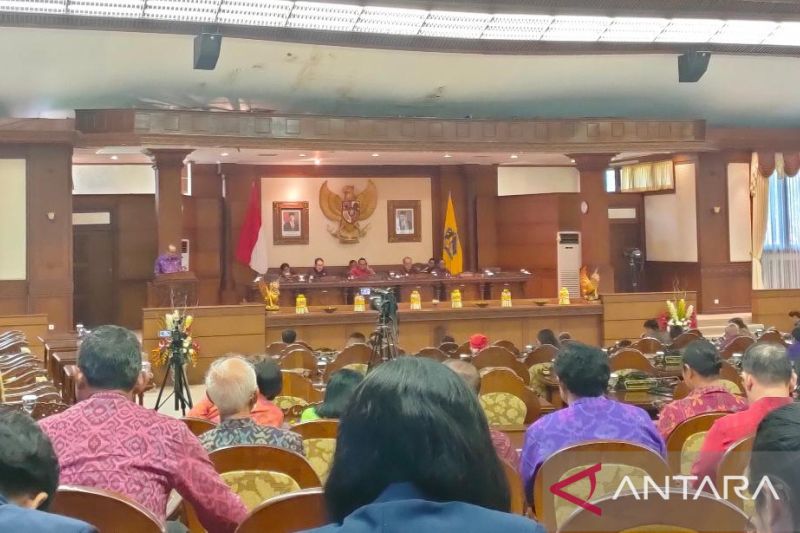 DPRD Minta Gubernur Bali Jaring Pendapat Masyarakat Soal Larangan