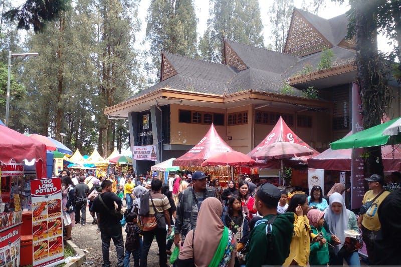 Pemkab Karo Catat Pengunjung Festival Bunga Buah Mencapai 65 000 Orang