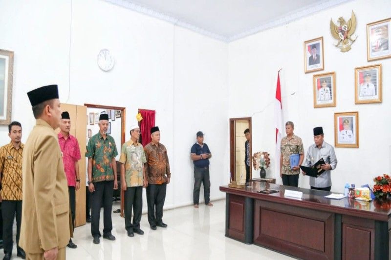 Pj Bupati Lantik Herman Suwito Menjadi Penjabat Sekda Tapteng ANTARA