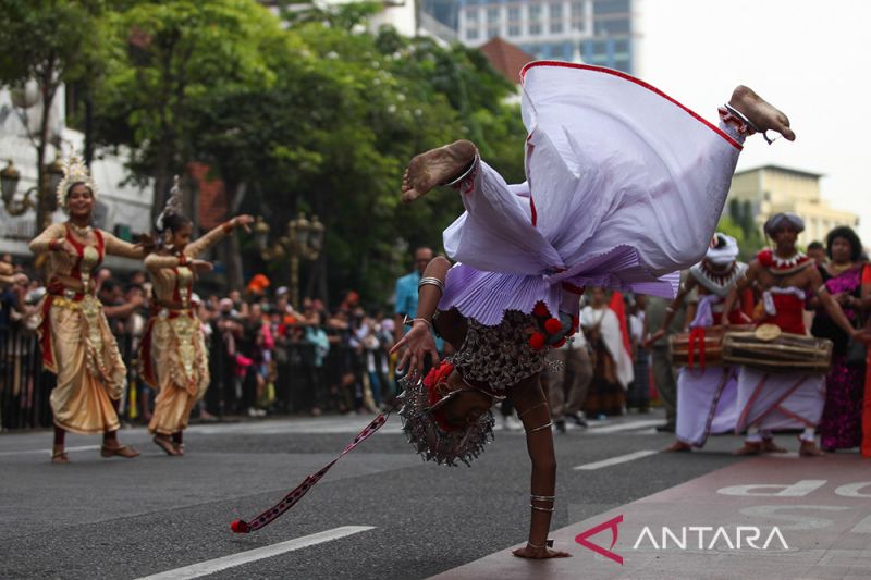 Parade Surabaya Cross Culture International Folk Art Festival ANTARA News