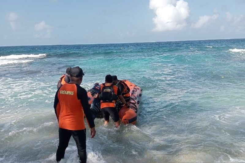 Tim SAR Cari Seorang Penumpang KM Labobar Yang Melompat Ke Laut Di