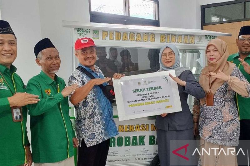 Baznas Bekasi Salurkan Bantuan Gerobak Umkm Antara News