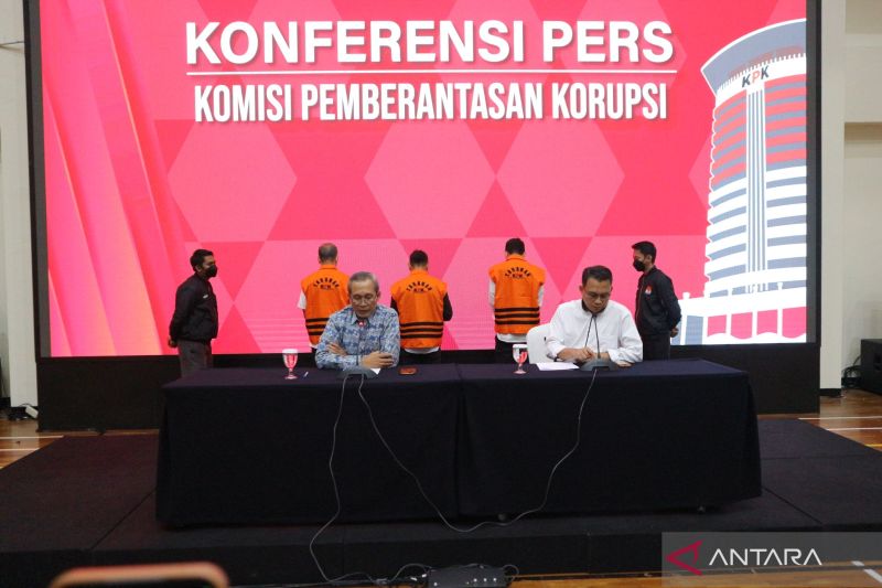 Kpk Tahan Tiga Tersangka Korupsi Bansos Beras Di Kemensos Antara News