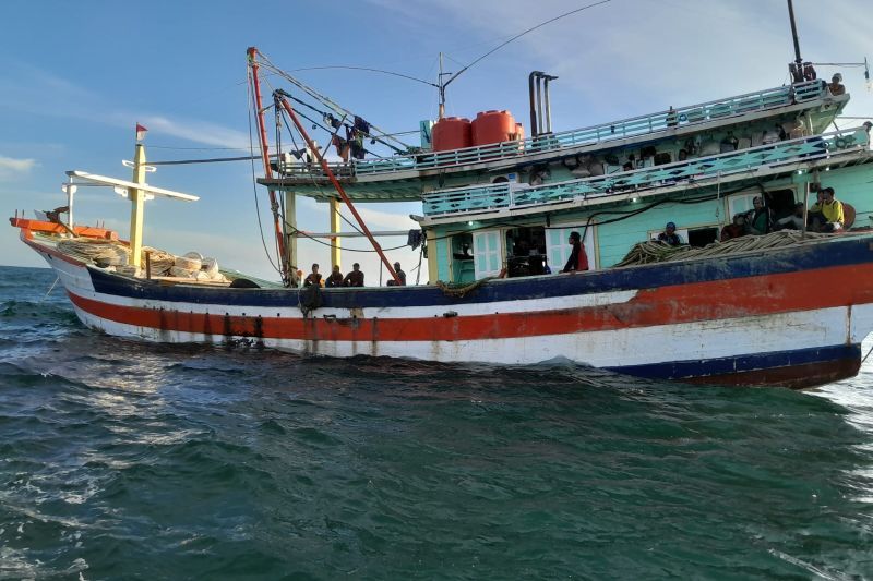 23 Awak Kapal Pengguna Cantrang Ditahan Di Perairan Karimata ANTARA