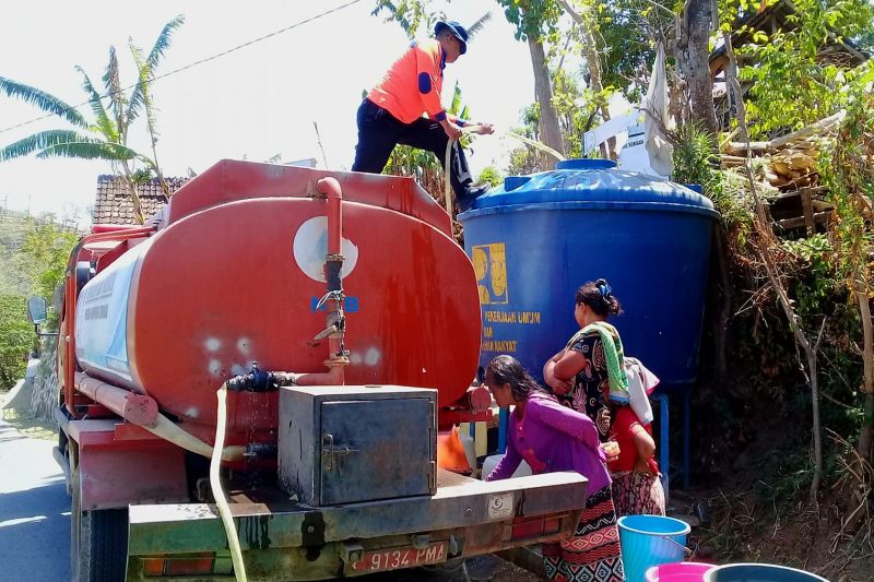 Dprd Situbondo Minta Pemkab Distribusikan Air Bersih Setiap Hari