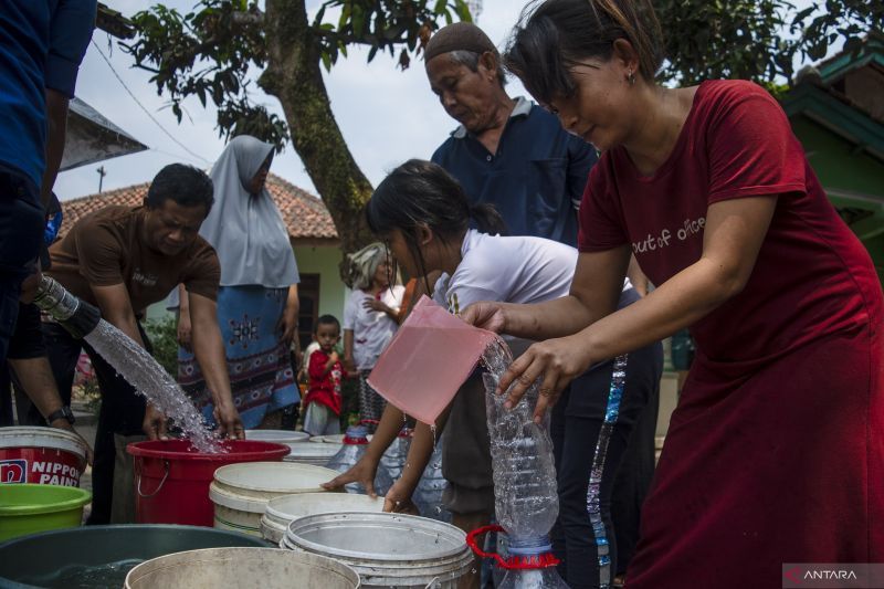 BPBD Tangsel Distribusikan 127 700 Liter Air Bersih ANTARA News Banten