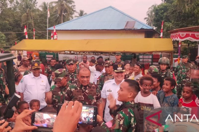 Panglima Kodam XVIII Kasuari Berkunjung Ke Lima Pos Satgas Di Maybrat