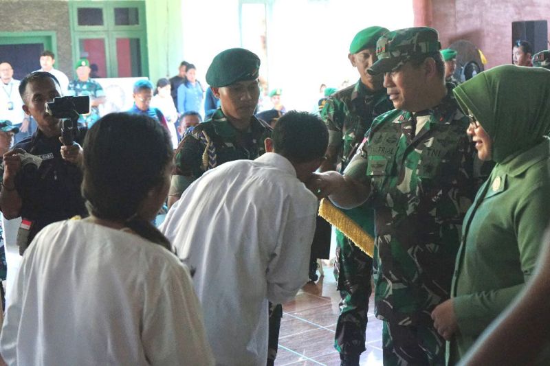 Pln Up Tobelo Salurkan Bantuan Pangan Bagi Balita Stunting Antara News