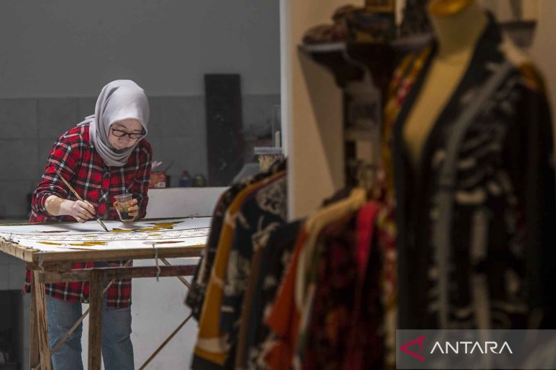 Rumah Batik Berdayakan Kaum Difabel Untuk Memproduksi Batik Betawi