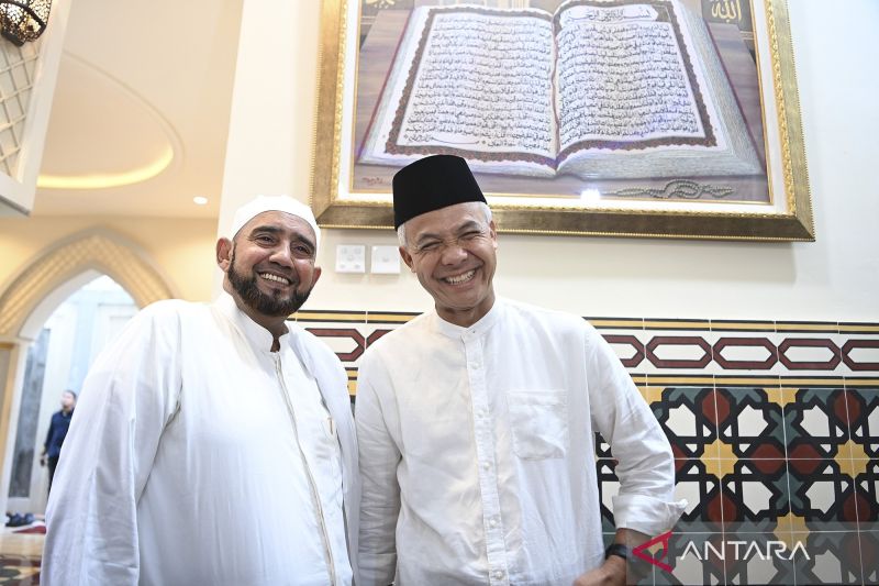 Ganjar Pranowo Bertamu Ke Kediaman Habib Syech Di Solo Antara News