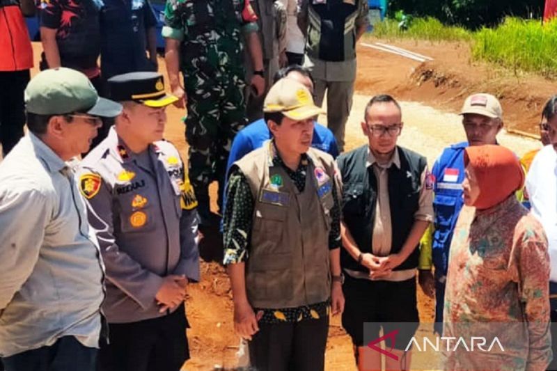 Mensos Minta Tenda Pengungsi Untuk Penyintas Longsor Cibadak Ditambah