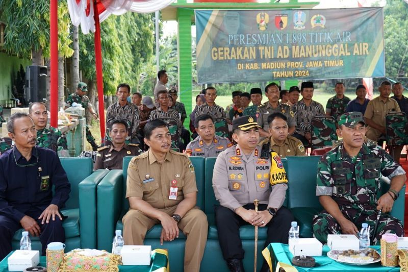 TNI AD Bantu Pengeboran Air Bersih Di Kabupaten Madiun ANTARA News