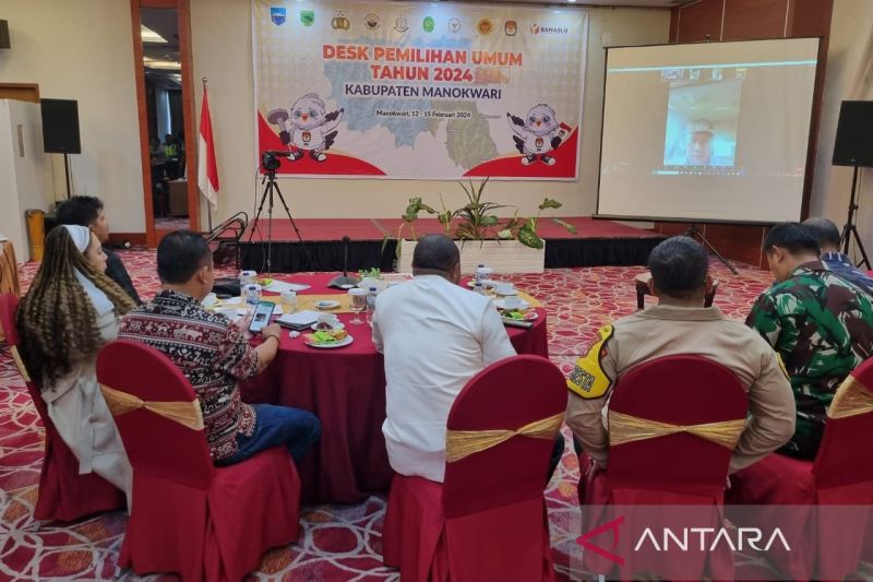 Forkopimda Manokwari Monitoring Pemungutan Suara Dari Desk Pemilu