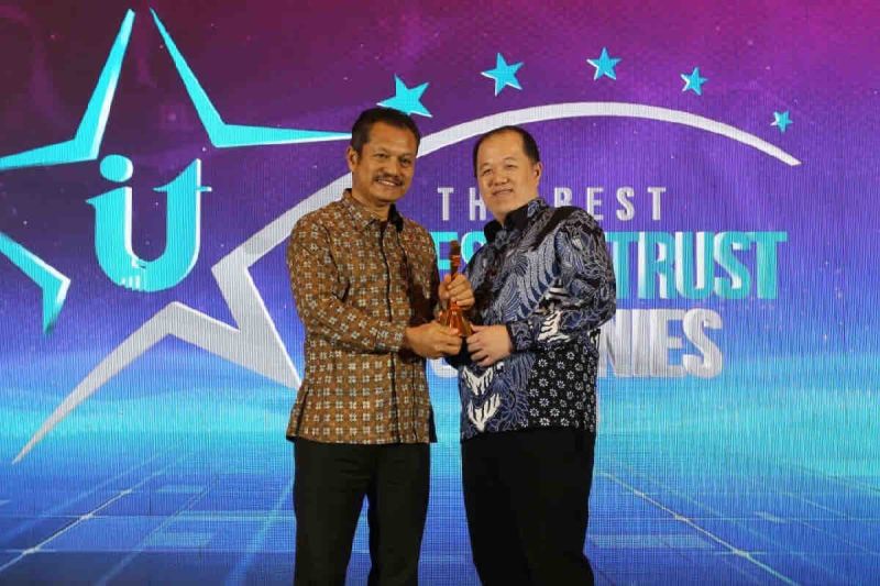 Hasnur Internasional Shipping Raih Penghargaan Dari Investortrust