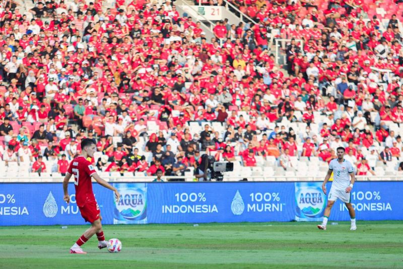 AQUA Ajak Penonton Bersihkan Sampah GBK Usai Pertandingan Timnas