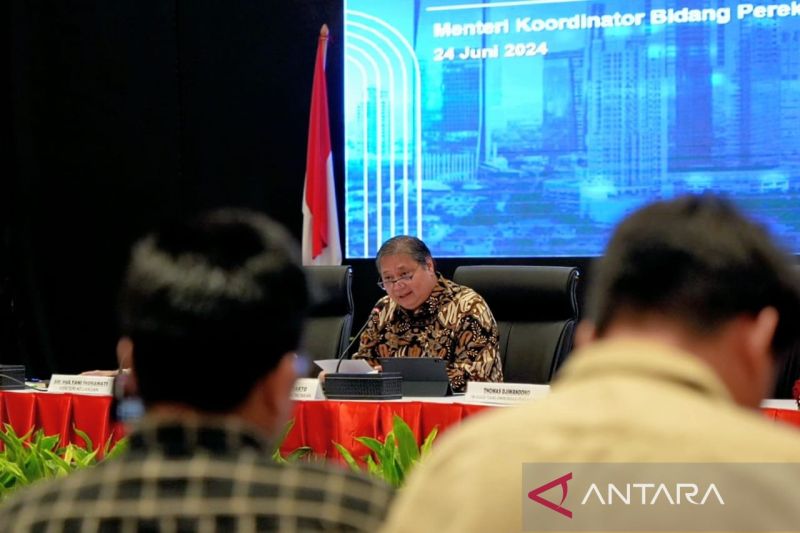 Menko Airlangga Minta Industri Tekstil Tak Khawatir Tergusur Antara News