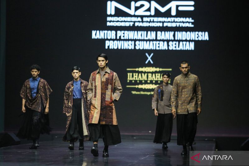 Peragaan Busana Indonesia International Modest Fashion Festival Di