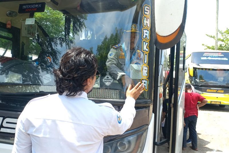 Bptd Banten Rampcheck Sejumlah Bus Pariwisata Di Pantai Anyer Antara