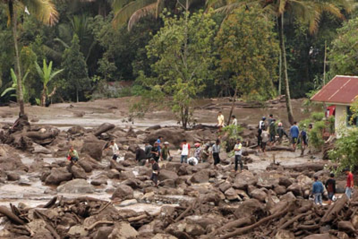 Dua meninggal tertimbun longsor di Tanah Datar